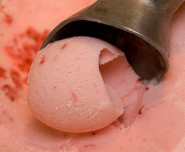 Клубничное мороженое