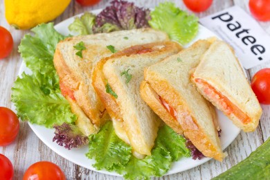 Рецепт Горячие сэндвичи с колбасой, сыром и помидорами — рецепт для тостера