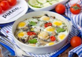 Яичница из перепелиных яиц с шампиньонами