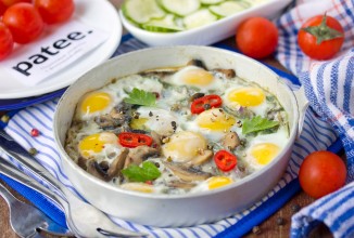 Яичница из перепелиных яиц с шампиньонами