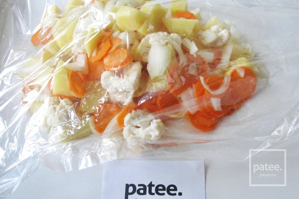 Курица, запеченная в рукаве с овощами - Шаг 8