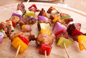 Куриный шашлык с луком и перцем