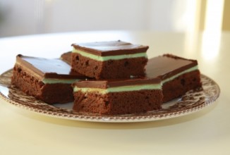 Мятные брауни с глазурью