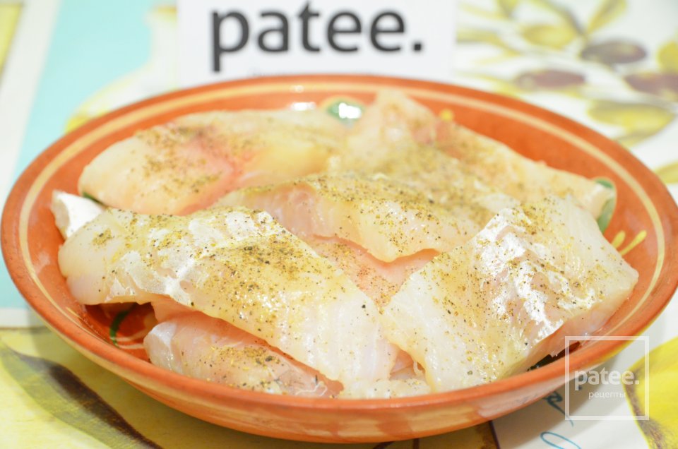 Жареная рыба на подушке из тушеных овощей с беконом - Шаг 1