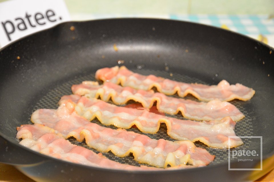 Жареная рыба на подушке из тушеных овощей с беконом - Шаг 4