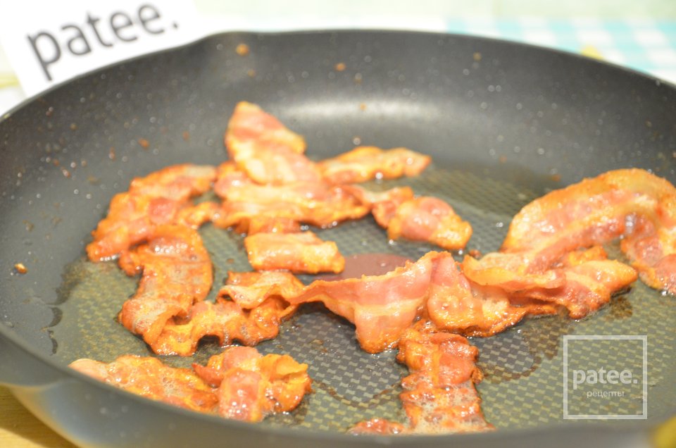 Жареная рыба на подушке из тушеных овощей с беконом - Шаг 5