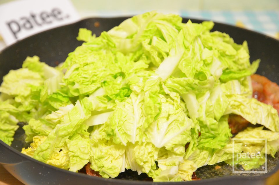 Жареная рыба на подушке из тушеных овощей с беконом - Шаг 6