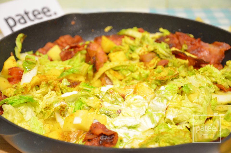 Жареная рыба на подушке из тушеных овощей с беконом - Шаг 10