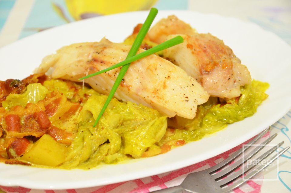 Жареная рыба на подушке из тушеных овощей с беконом - Шаг 14