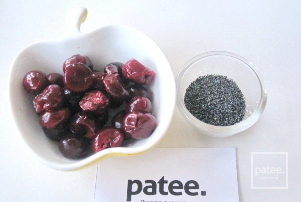 Сдобный рулет c  вишней и маком - Шаг 2