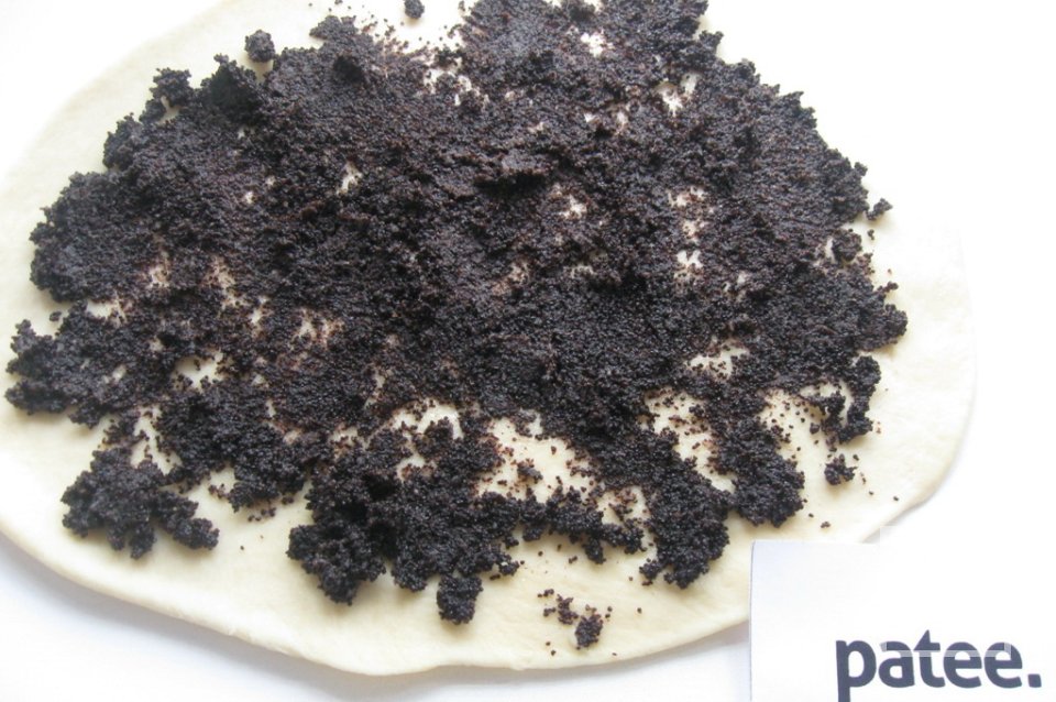 Сдобный рулет c  вишней и маком - Шаг 14