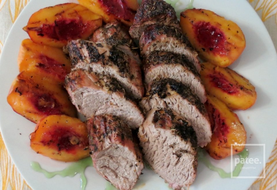 Свиная вырезка с персиками - Шаг 6
