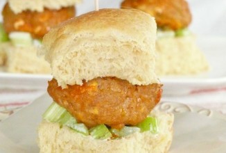 Сэндвичи с фрикадельками из индейки и салатом из сельдерея