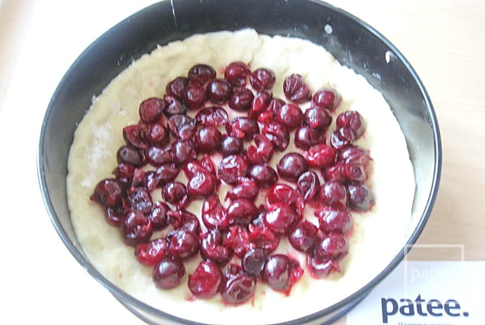 Открытый пирог с вишней - Шаг 10