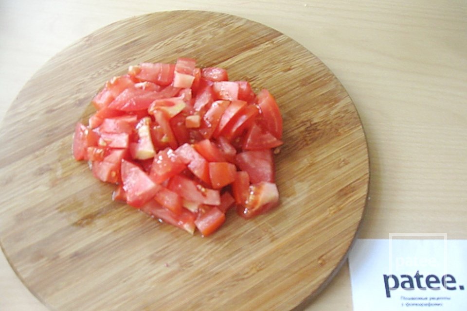 Салат с моцареллой, крабовыми палочками и овощами - Шаг 5