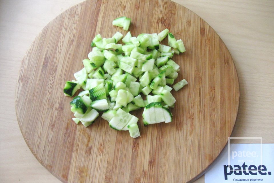 Салат с моцареллой, крабовыми палочками и овощами - Шаг 7