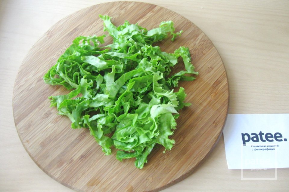 Салат с моцареллой, крабовыми палочками и овощами - Шаг 9