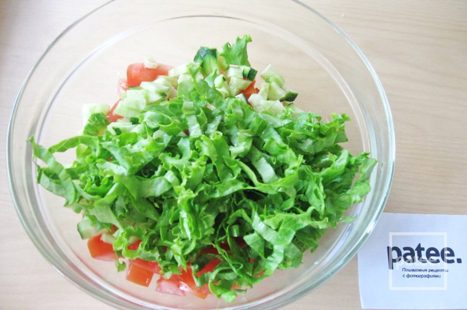 Салат с моцареллой, крабовыми палочками и овощами - Шаг 10