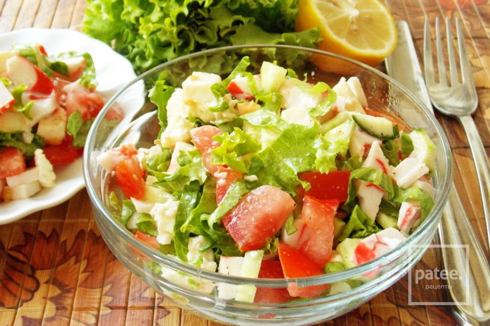 Салат с моцареллой, крабовыми палочками и овощами - Шаг 14