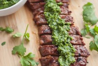 Говяжий стейк под соусом чимичурри