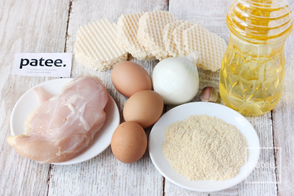 Необычные куриные котлеты с вафельной прослойкой - Шаг 1