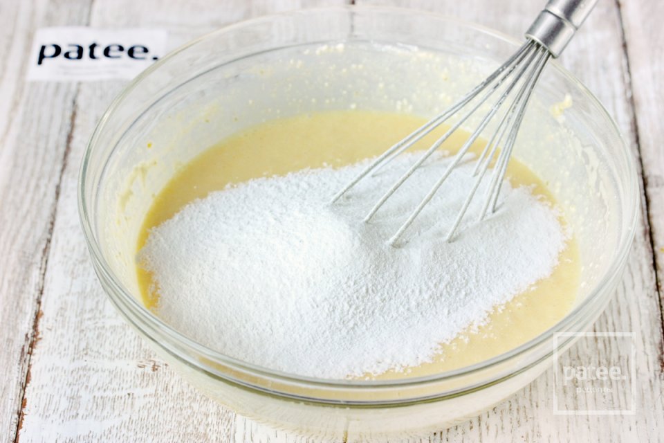 Творожный кекс с миндальными хлопьями - Шаг 9