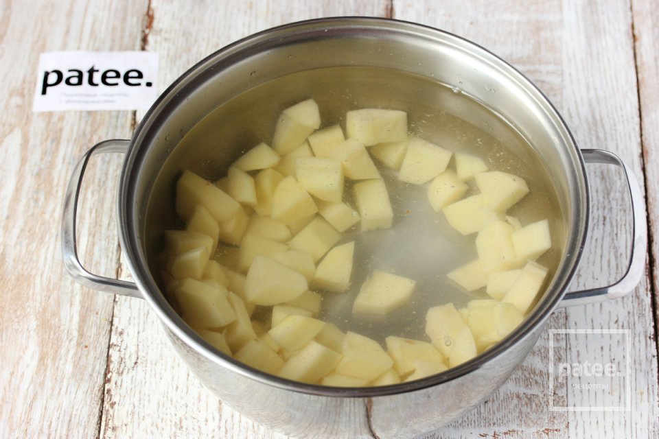 Суп с лисичками и плавленым сыром - Шаг 4