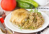 Куриные окорочка, запечённые с гречкой