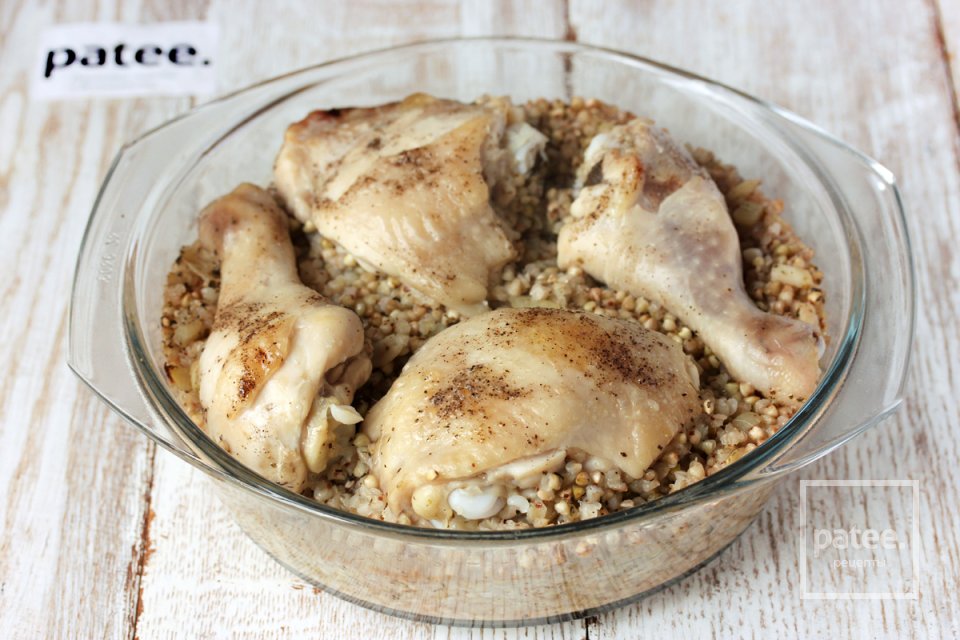 Куриные окорочка, запечённые с гречкой - Шаг 12
