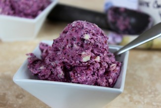 Черничное мороженое с шоколадными чипсами