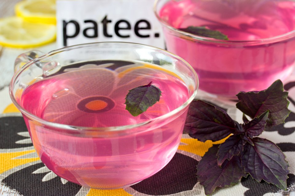 Лимонад с базиликом. Лимонад из базилика. Райхон напиток из базилика. Базилик компот. Лимонад из базилика.