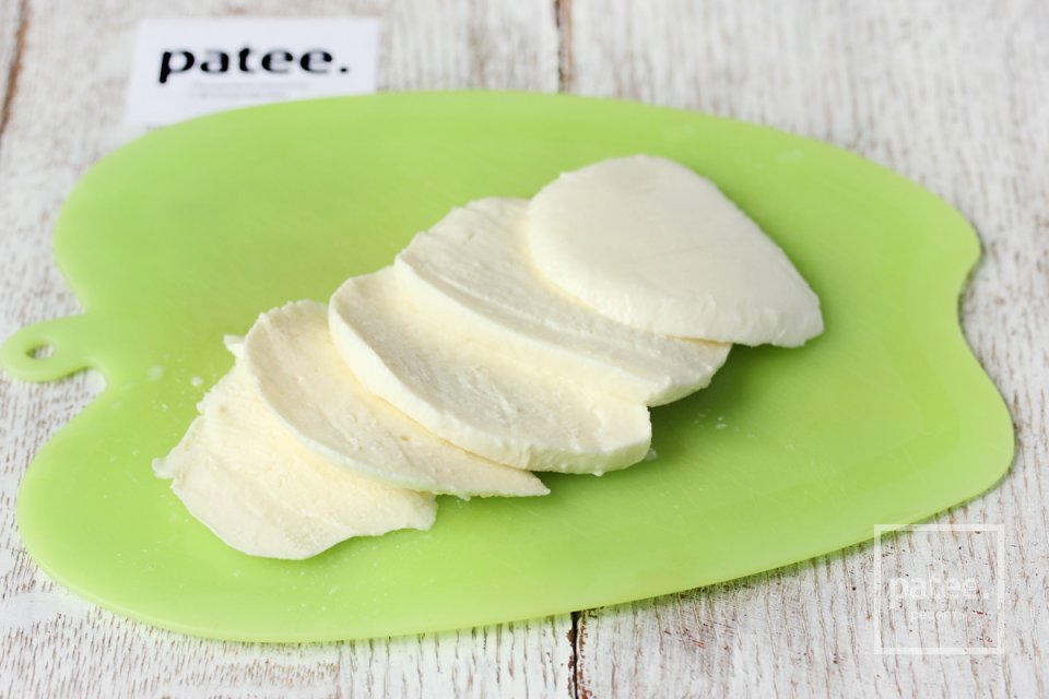 Салат Капрезе классический - Шаг 2