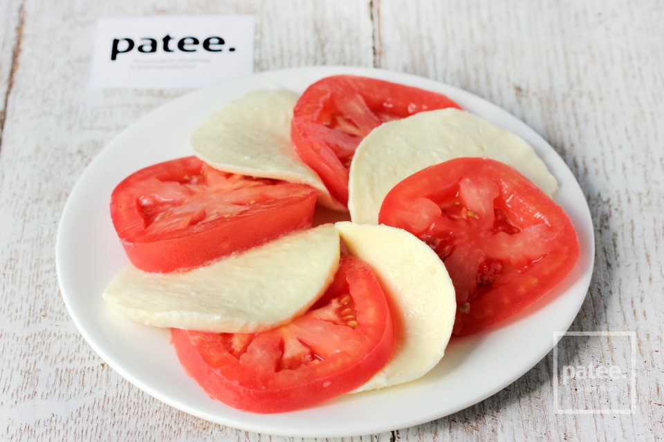 Салат Капрезе классический - Шаг 4