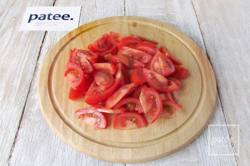Необычный салат из баклажанов с помидорами и луком - Шаг 8