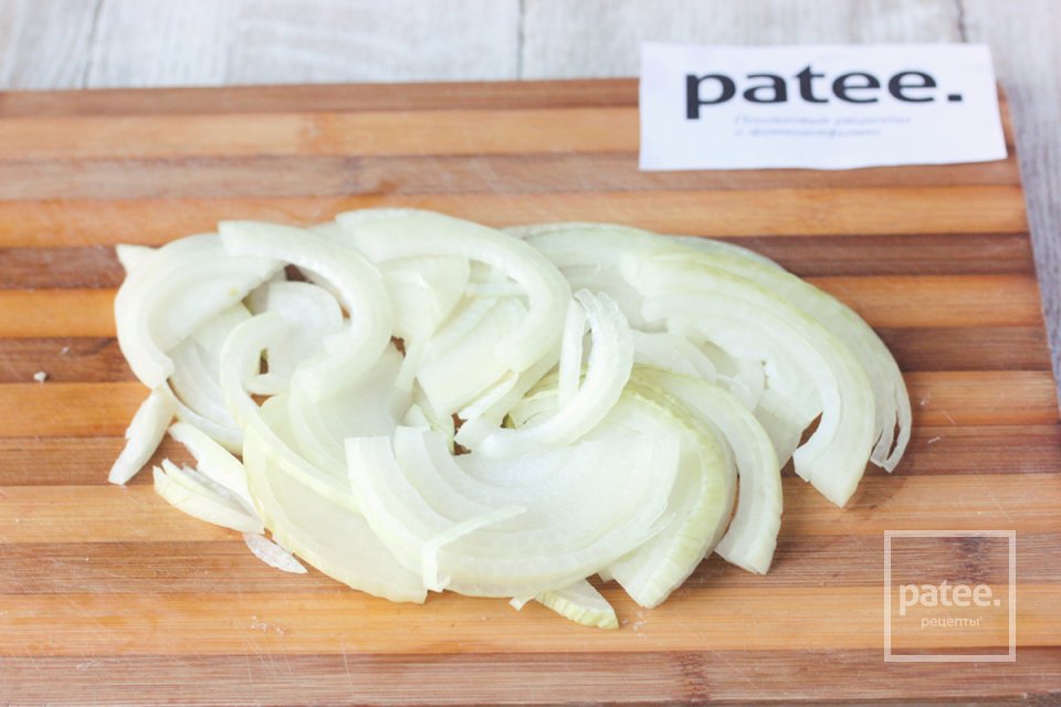 Необычный салат из баклажанов с помидорами и луком - Шаг 9