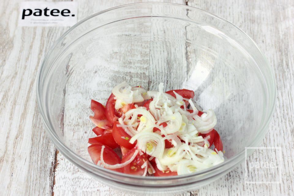 Необычный салат из баклажанов с помидорами и луком - Шаг 11