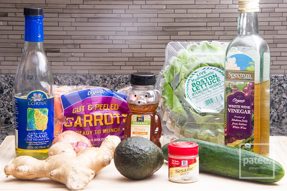 Огуречный салат с авокадо и морковным соусом - Шаг 1