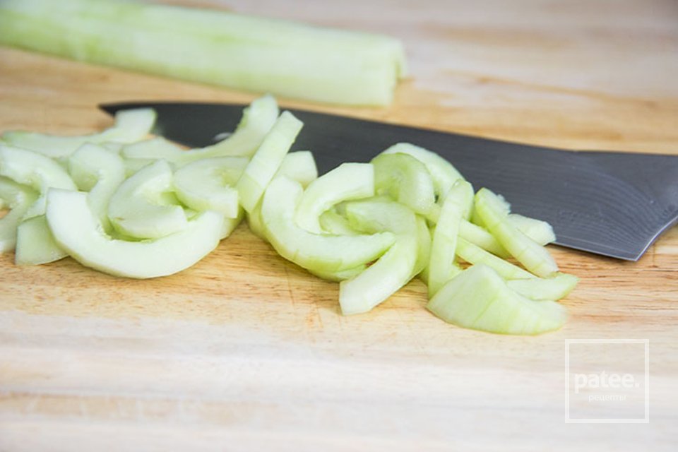 Огуречный салат с авокадо и морковным соусом - Шаг 15