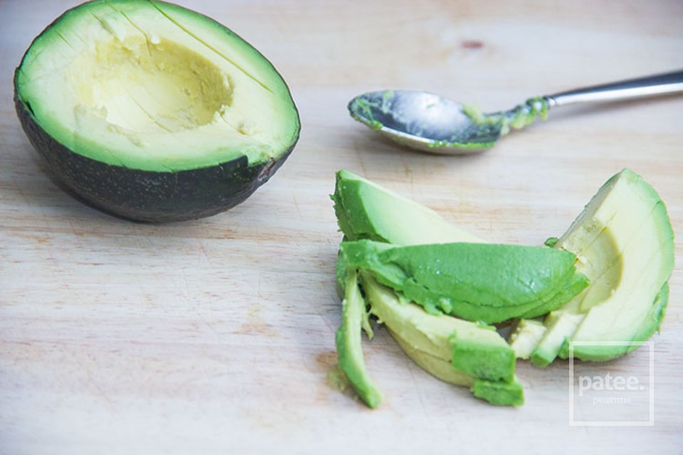 Огуречный салат с авокадо и морковным соусом - Шаг 17