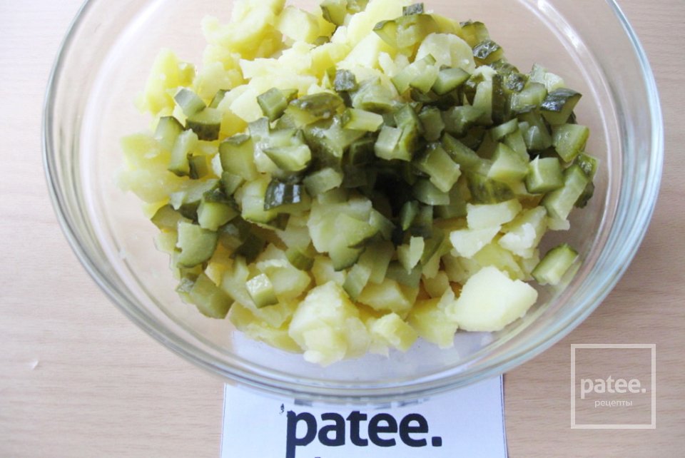 Салат с маринованными опятами - Шаг 6