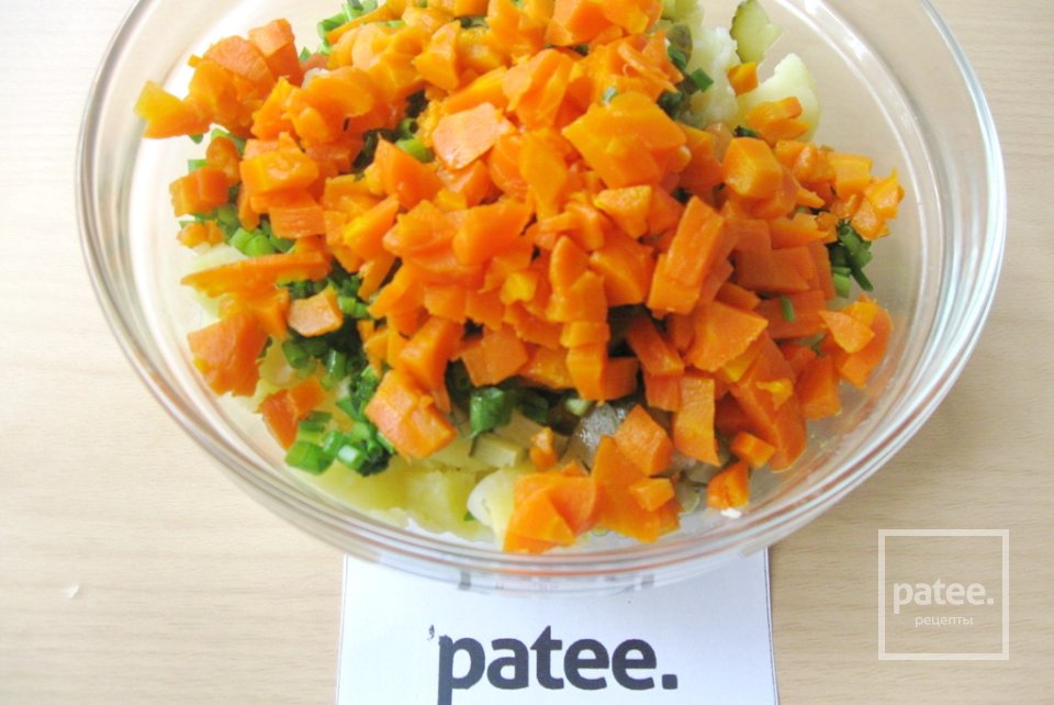 Салат с маринованными опятами - Шаг 8