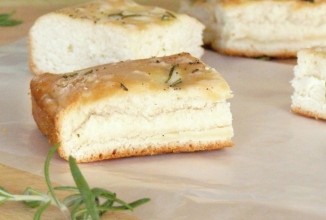 Фокачча со свежей зеленью