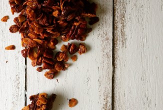 Гранола с пеканом и шоколадом