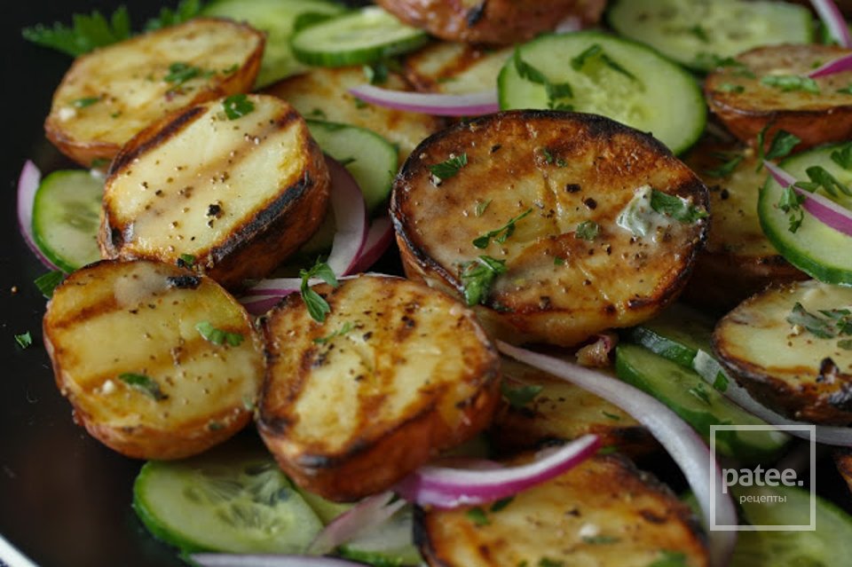 Картофельный салат с луком и огурцом - Шаг 10