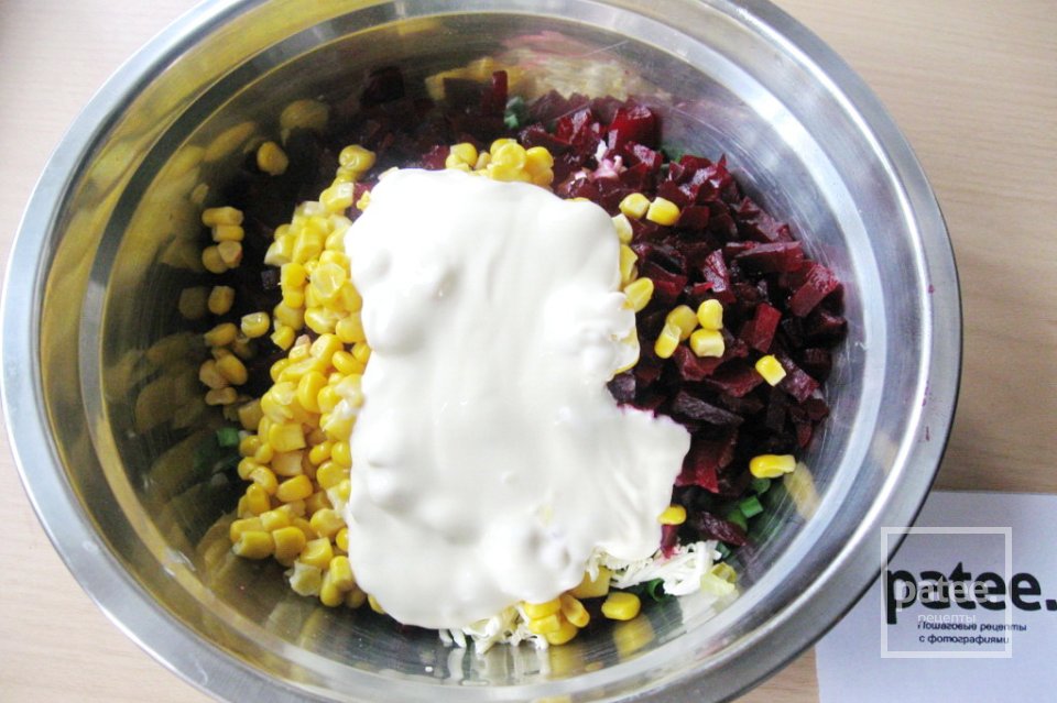 Салат со свёклой и кукурузой - Шаг 10