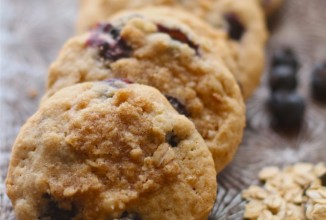 Овсяное печенье с черникой и корицей