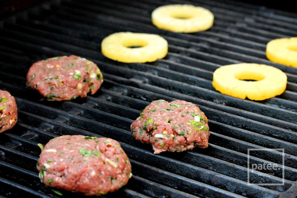 Сэндвич с говяжьим бургером, ананасом и соусом терияки - Шаг 25