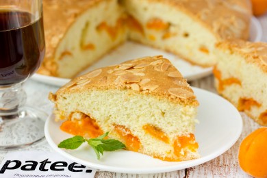 Рецепт Пирог с абрикосами и миндальной корочкой