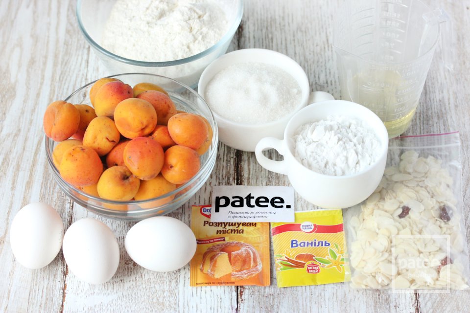 Пирог с абрикосами и миндальной корочкой - Шаг 1