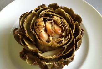 Печеные артишоки с чесноком и сыром